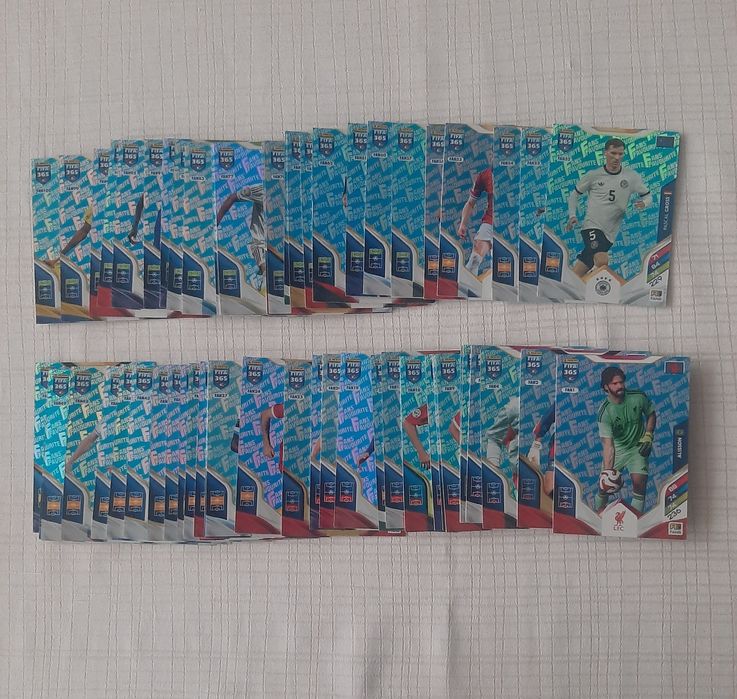Panini Fifa 365 v 2026 Zestaw 70 kart Fans wszystkie niebieskie.