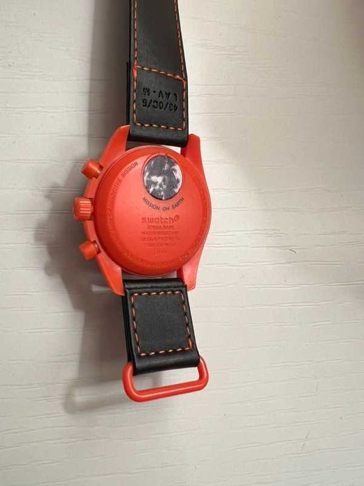Omega x Swatch SO33O100 Lava HIT Jesiennej Kolekcji