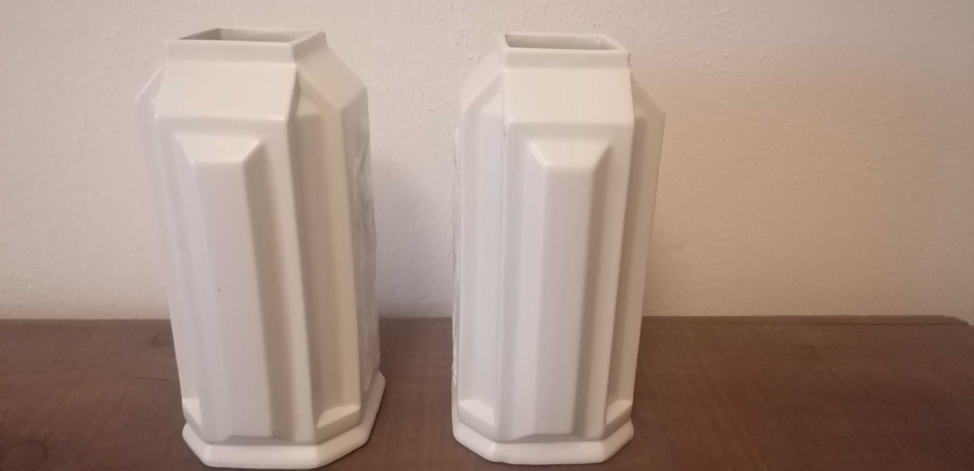 Conjunto de 2 jarras brancas