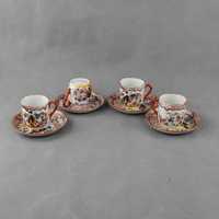 4 Chávenas de café e pires Porcelana, com flores e figuras orientais