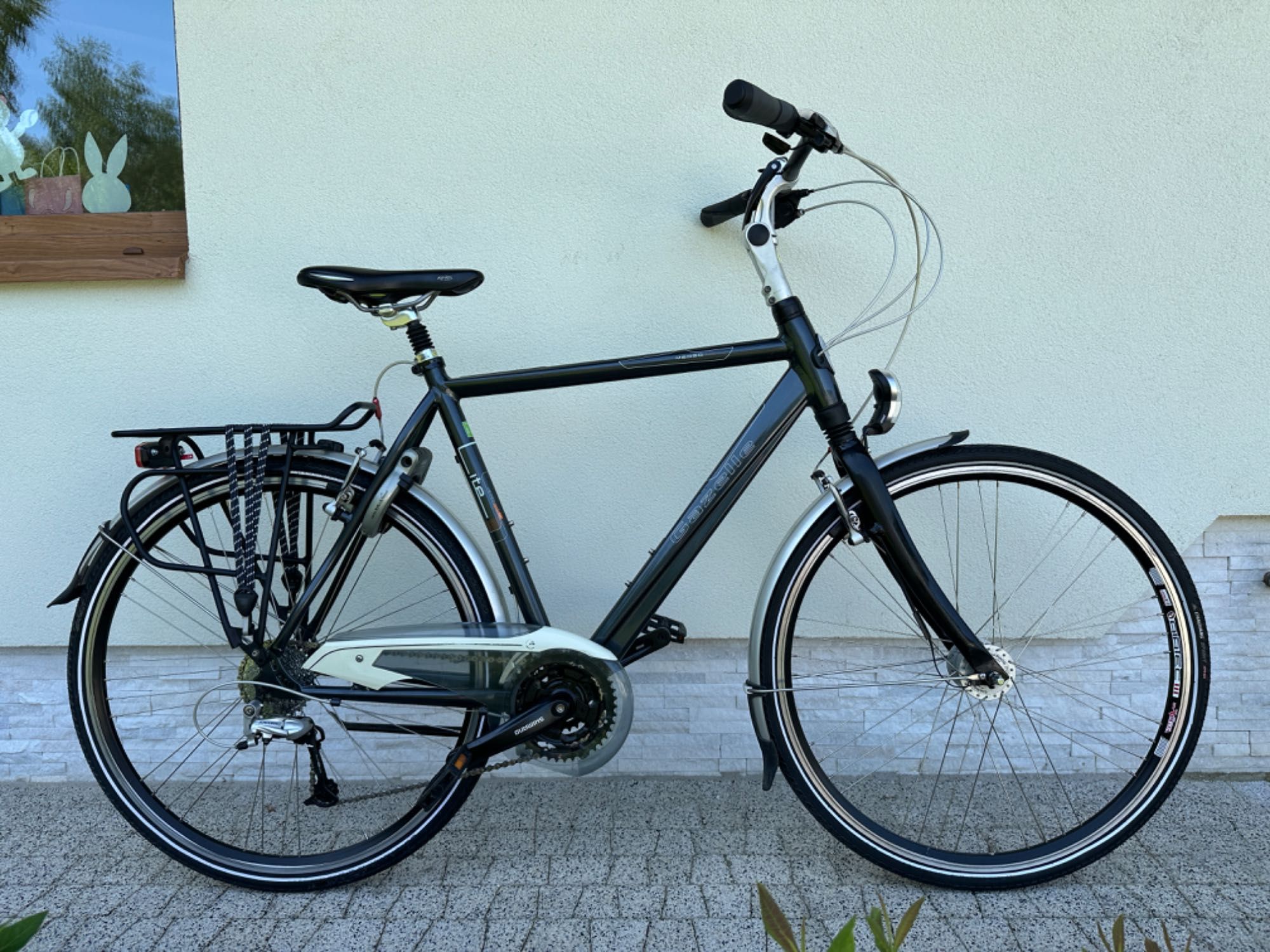 Rower GAZELLE MEDEO - trekking, koła 28, Deore 3x8, 2 x amor, prądnica