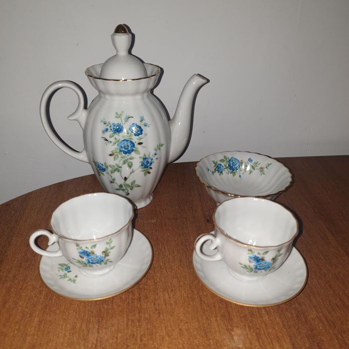 Фарфор   СССР .Сервизы Чайник, заварник, кофейник, салатник, тарелки