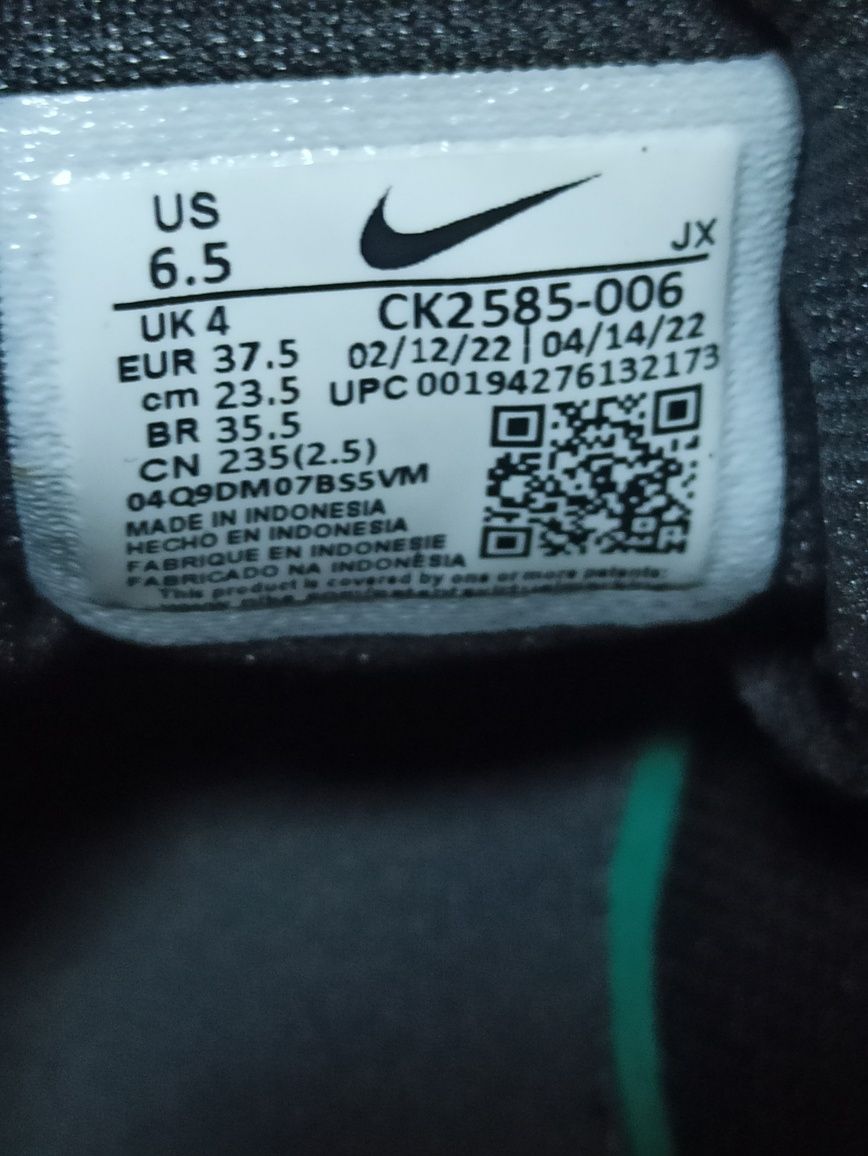 Кросівки Nike р.36,5