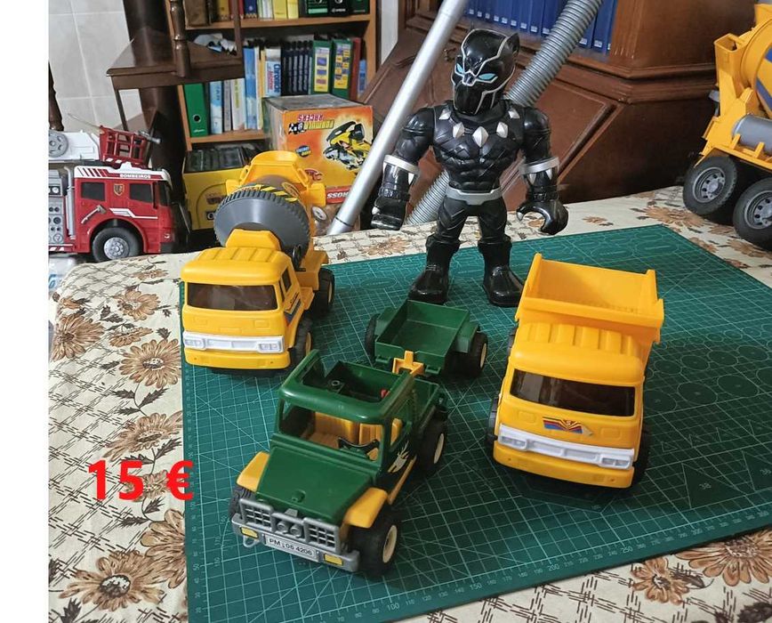 Carro Telecomandado + Robôs + camiões etc.