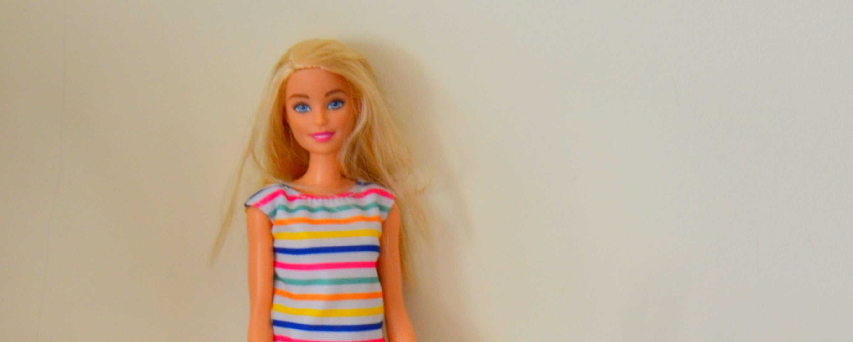 Lalka Mattel Barbie i wózek z pieskami