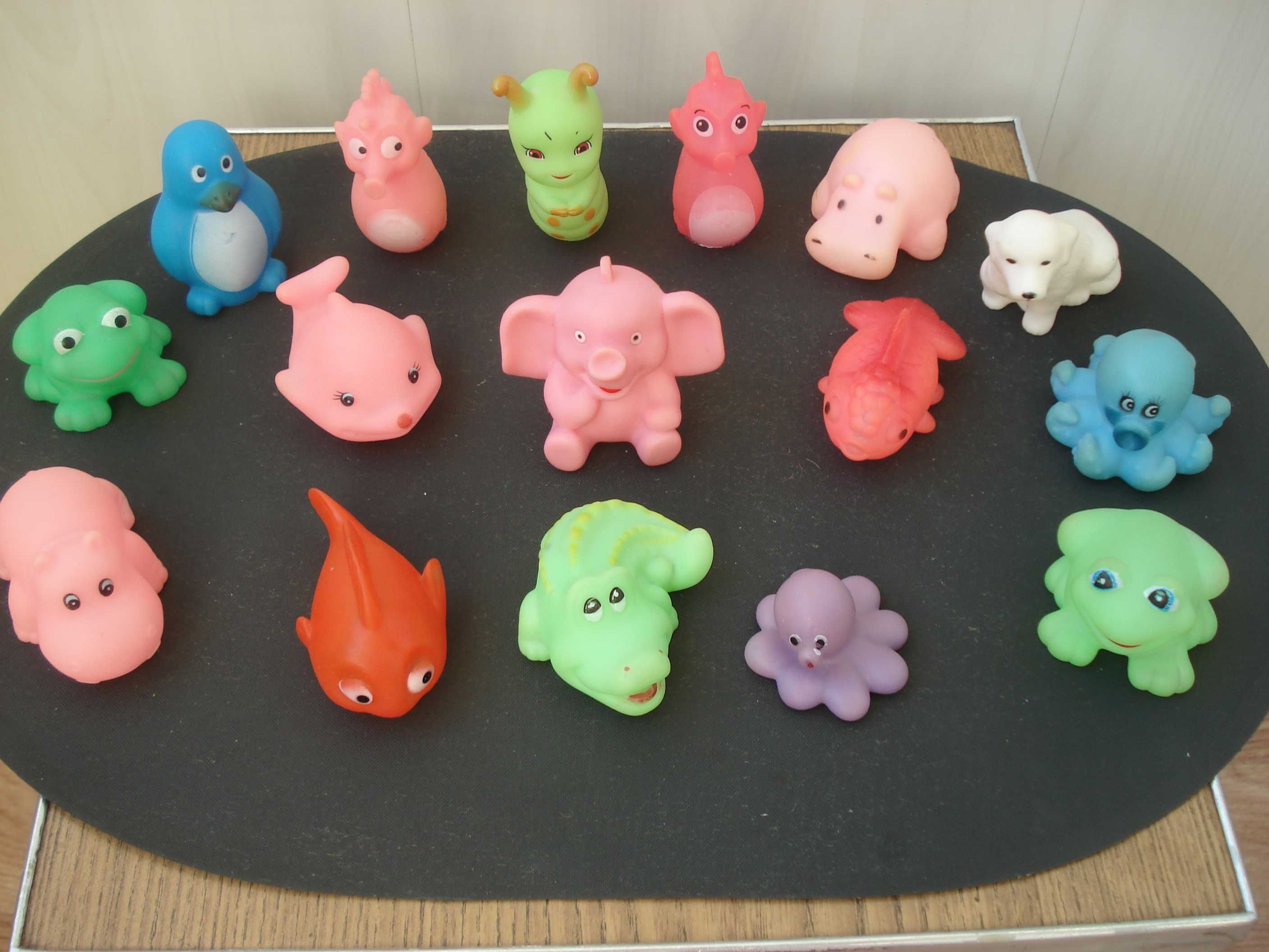 игрушки детские для купания Зверюшки 16 штук яркие с пищалками