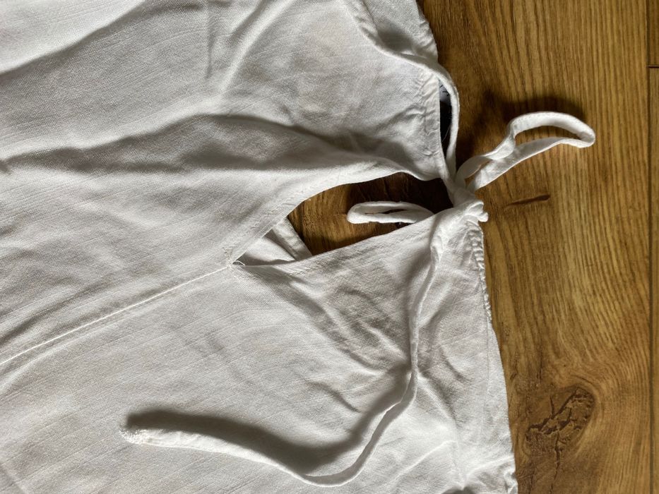 Biala elegancka bluzka z baskinką