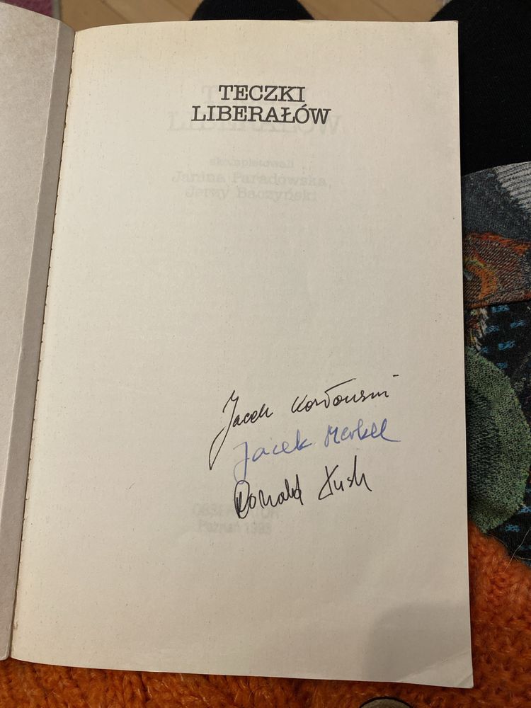 Ksiazka "Teczki liberałów" z autografami.