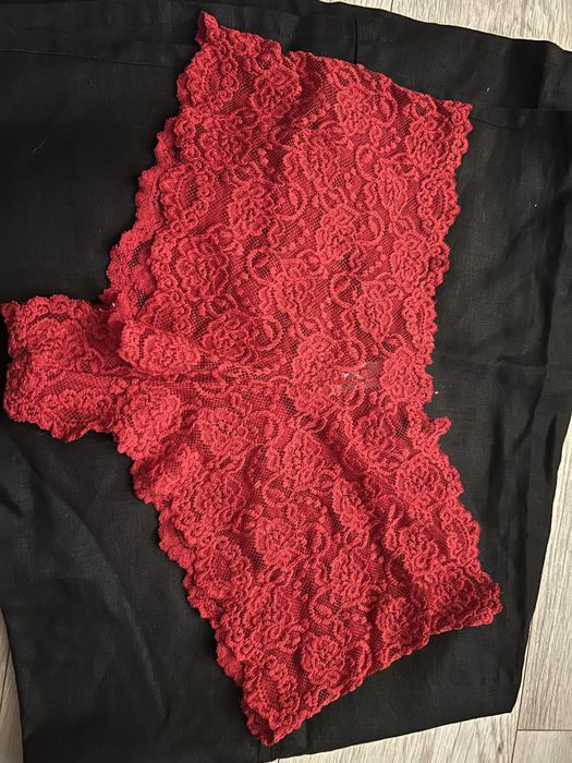 Nowa czerwona koronkowa buelizna XL