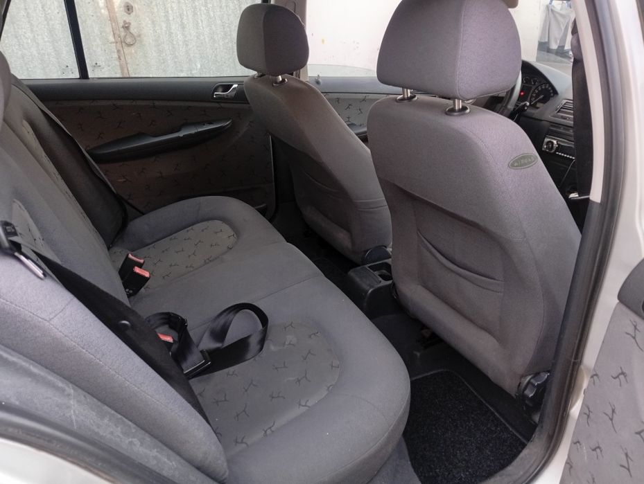 Skoda Fabia 1.4 em bom estado geral aceito troca