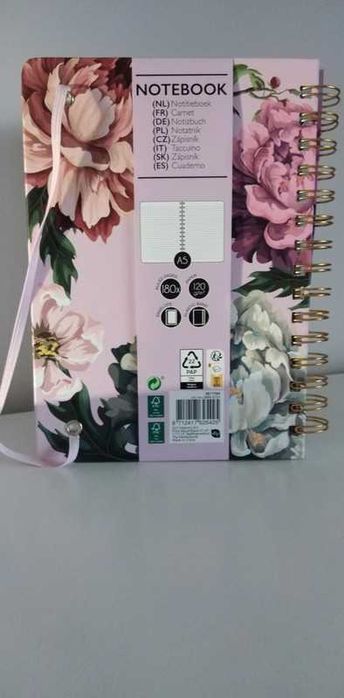 Notatnik A5 w kwiaty – 90 kartek, linia, twarda oprawa