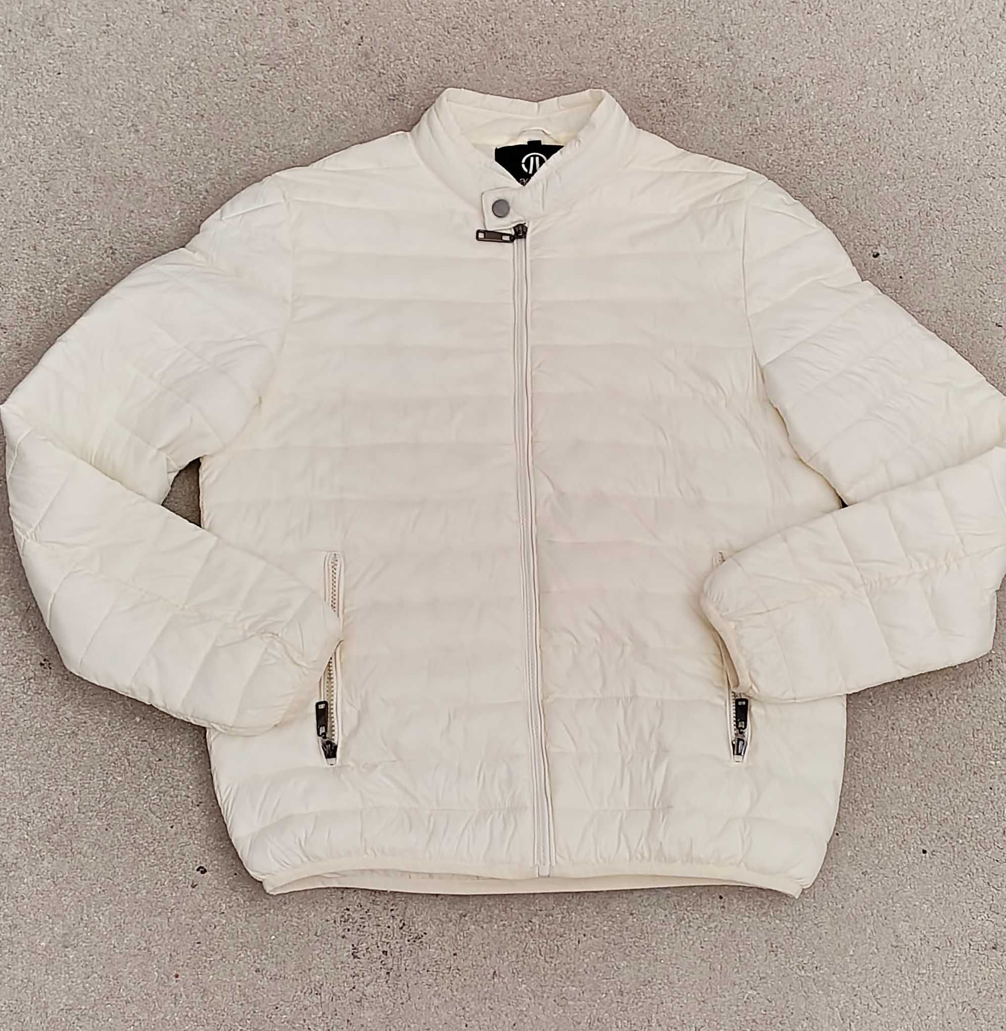 Biała pikowana kurtka męska w rozmiarze M/L