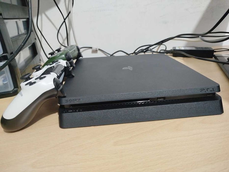 PS4 Slim 500GB Com 23 jogos,2 comandos, excelente estado-Aceito retoma