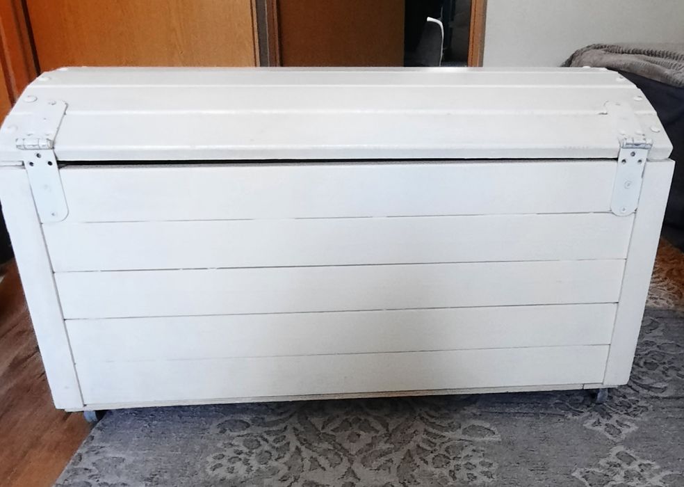 Skrzynia drewniana do przechowywania