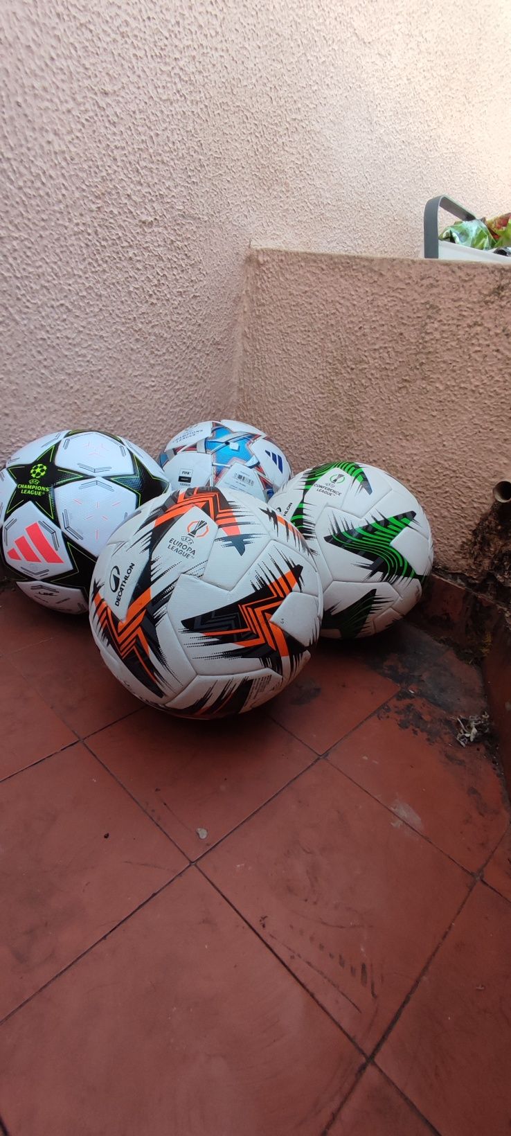 Conjunto de 4 Bolas de Futebol UEFA