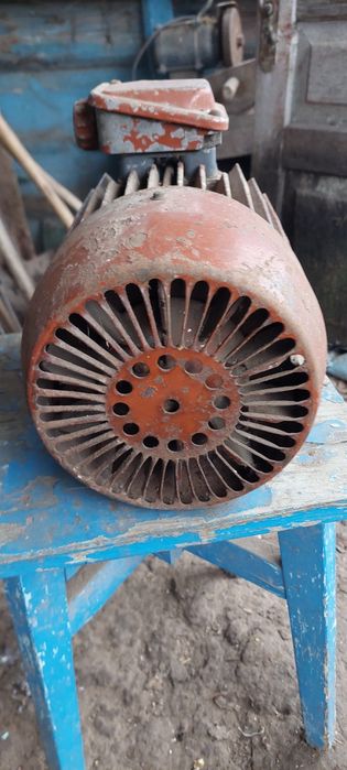 Електричний двигун