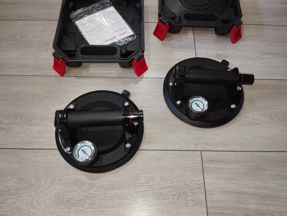 Przyssawka próżniowa do przenoszenia płytek