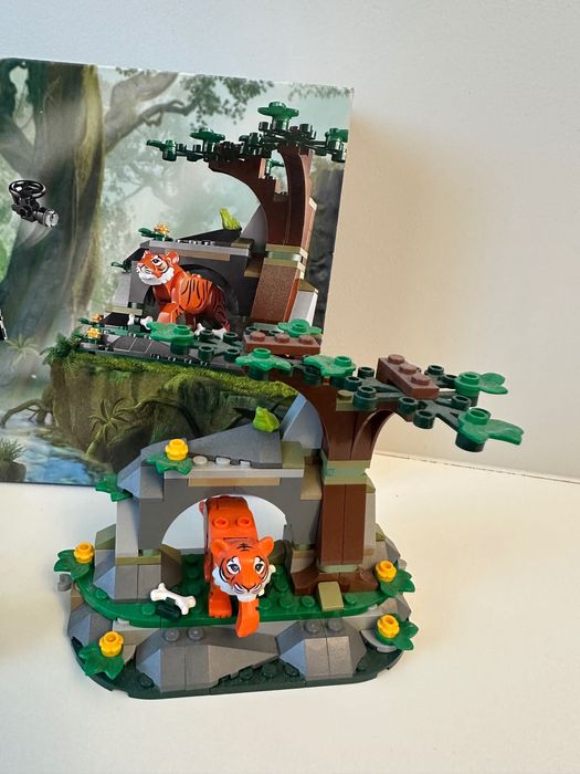 Конструктор LEGO City Позашляховик для дослідження джунглів