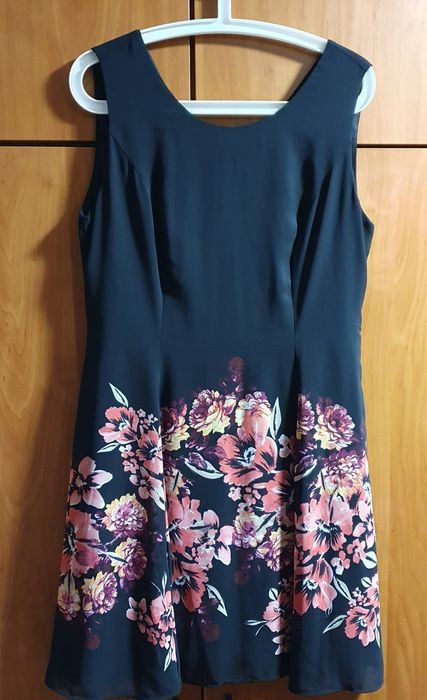 Zjawiskowa sukienka w piękne kwiaty r.xl