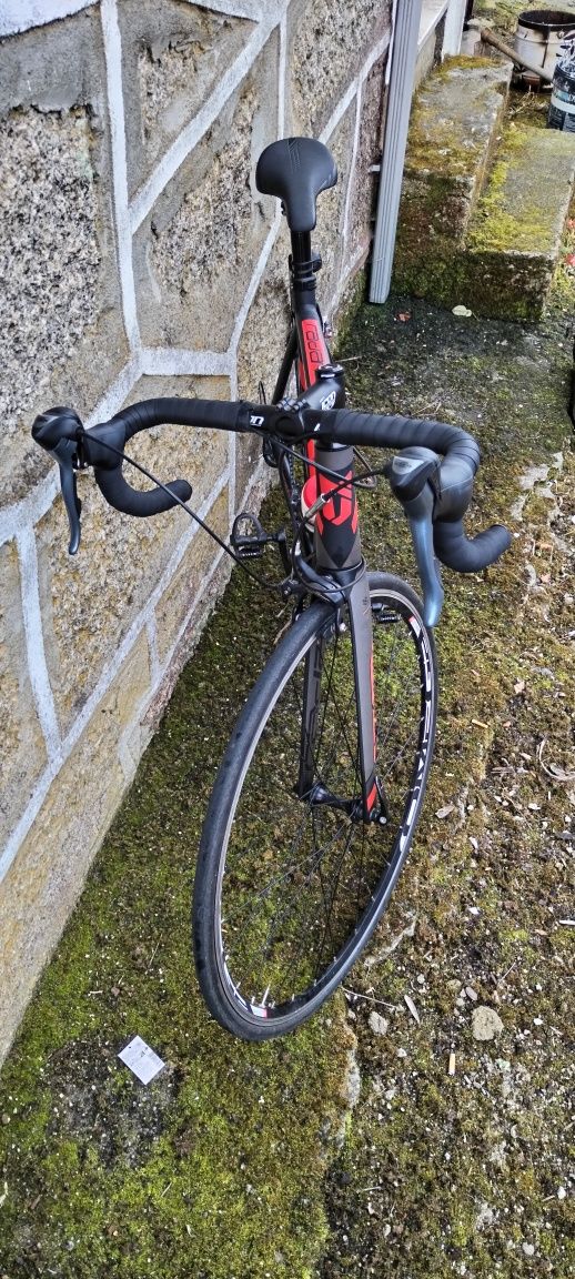 Vendo bicicleta de estrada coluer ótimo estado com poucos km's rodados