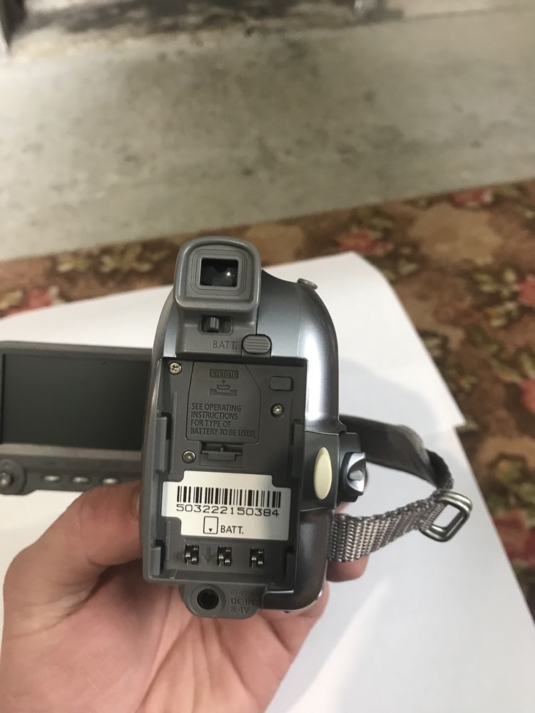 Відеокамера Canon MV900