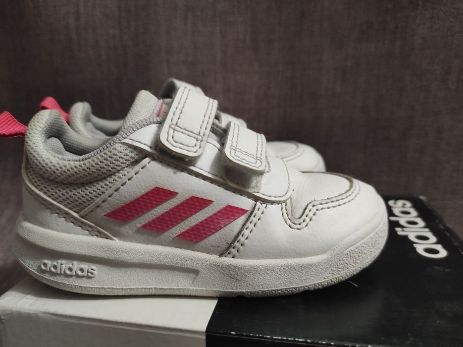 Buciki Adidas dla dziewczynki