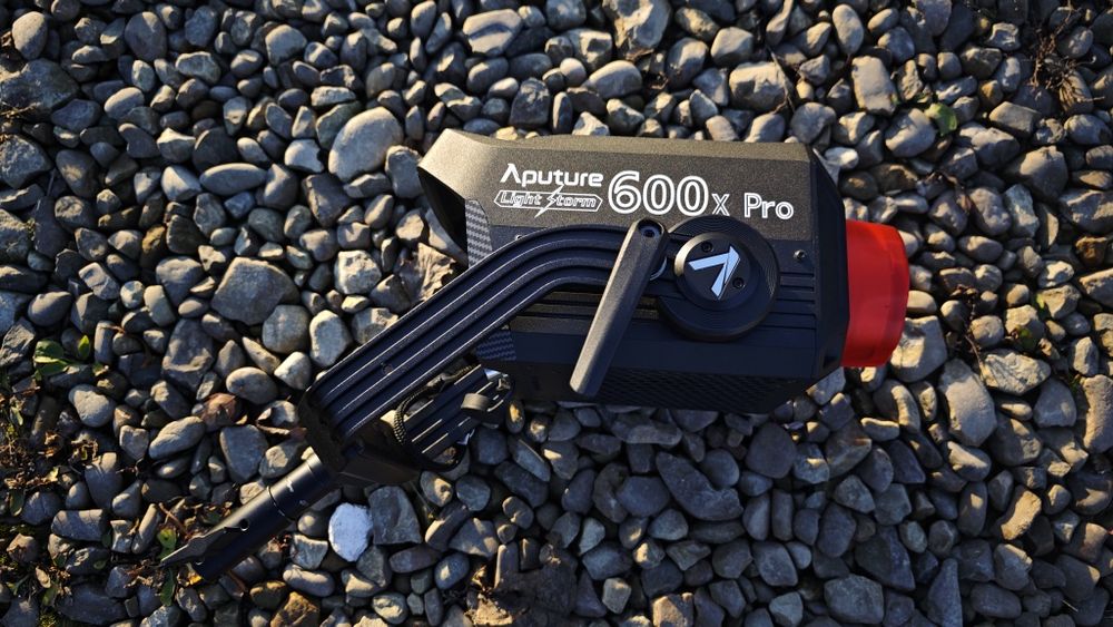 Освітлювальний прилад Aputure 600X Pro