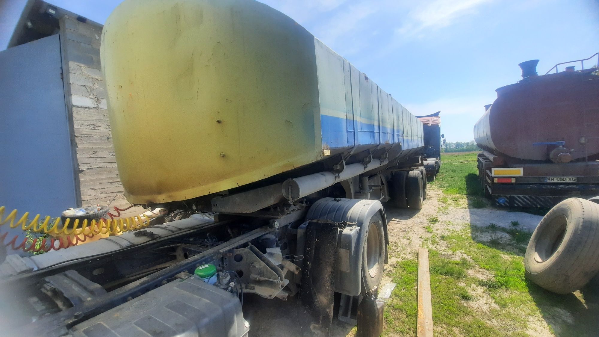 Полуприцеп, напівпричіп цистерна  ЧМЗАП ТЗ-22