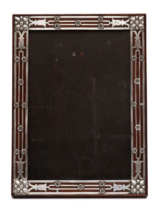 Espelho com moldura em madeira