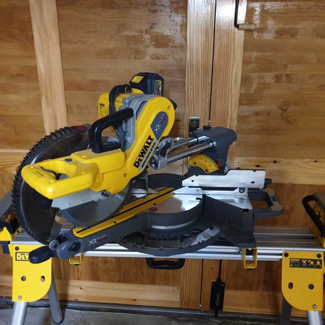 Ukośnica piła DeWalt DCS727T2 250mm 54V