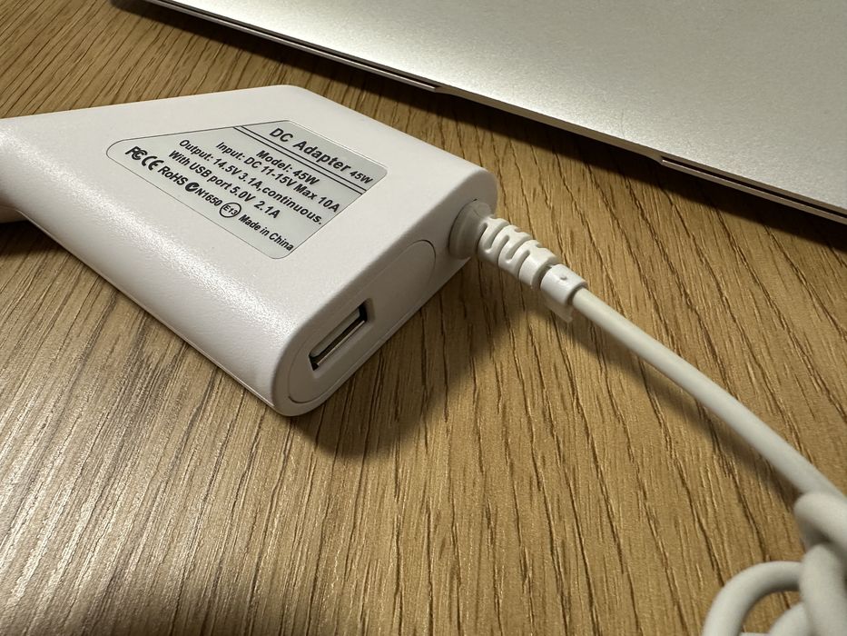 Автомобільна зарядка (автомобільний зарядний пристрій) для MacBook