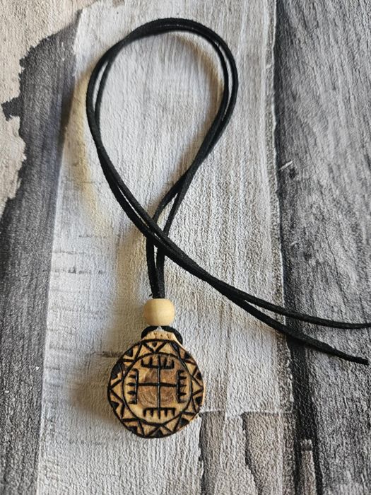 Wisior słowiański Ręce Boga ochronny drewniany ekologiczny naturalny