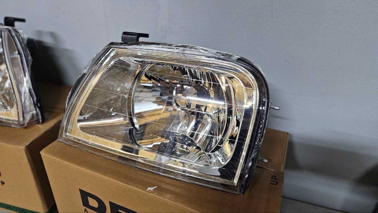 Фара передня Mitsubishi L200