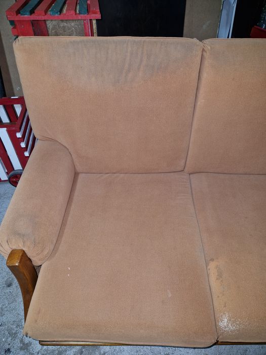 Sofá de três lugares