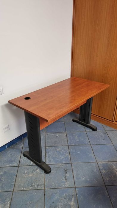 Meble biurowe, komplet, kolor czereśnia