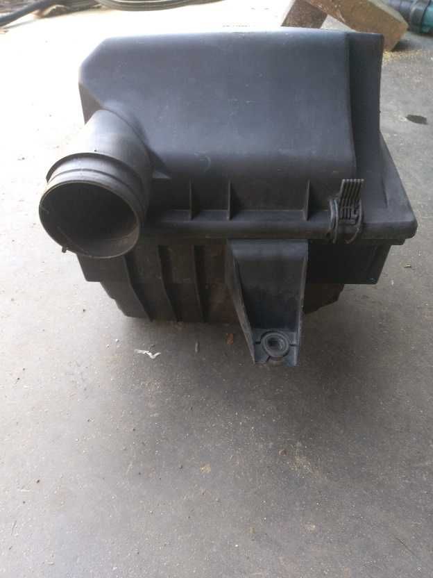 Obudowa filtra powietrza VW T4 ,1.9TD rok 2000