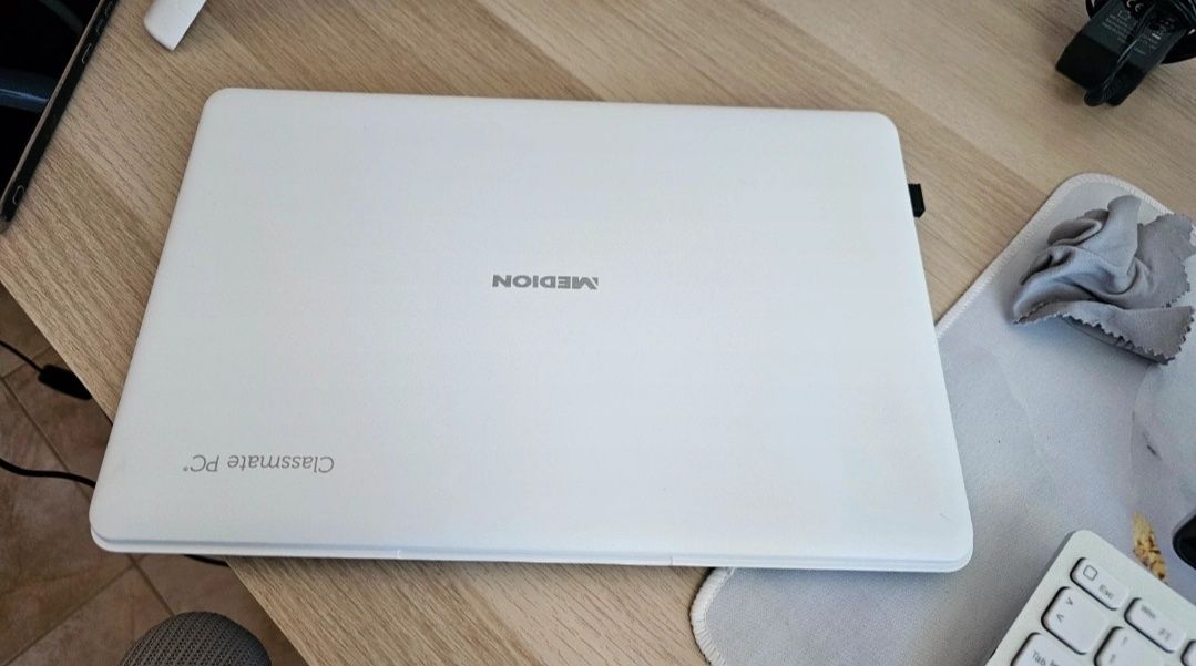 PC Medion branco