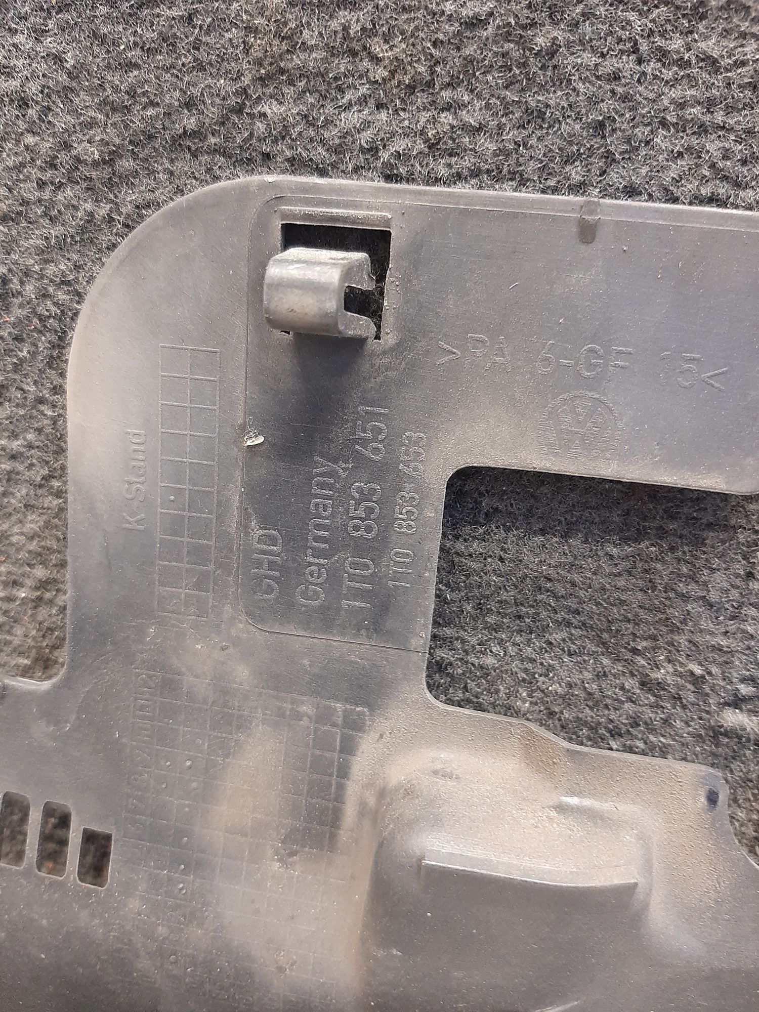 Решітка решетка радіатора vw Touran Caddy 1t0853651
