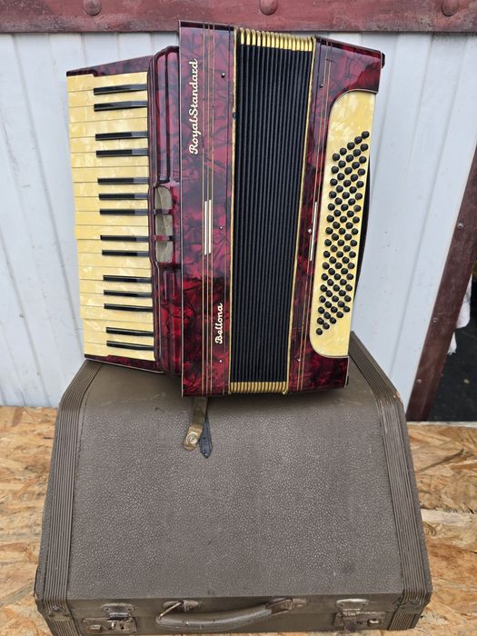 Akordeon Royal Standard 80 basów