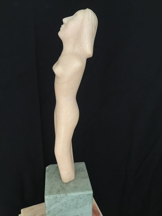 Escultura em mármore