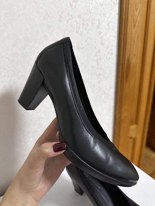 Туфлі ECCO чорні шкіряні на підборах