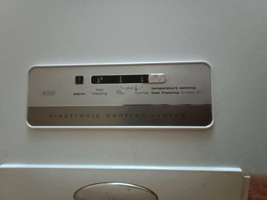 Zamrażarka 212 litrów - WHIRLPOOL AFG 6212 E-B