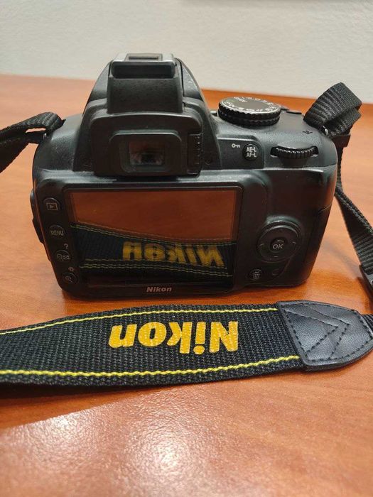 Nikon D3000 фотокамера