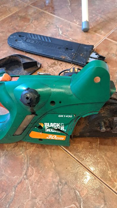 Электропила black&decker GK1430 сломался корпус