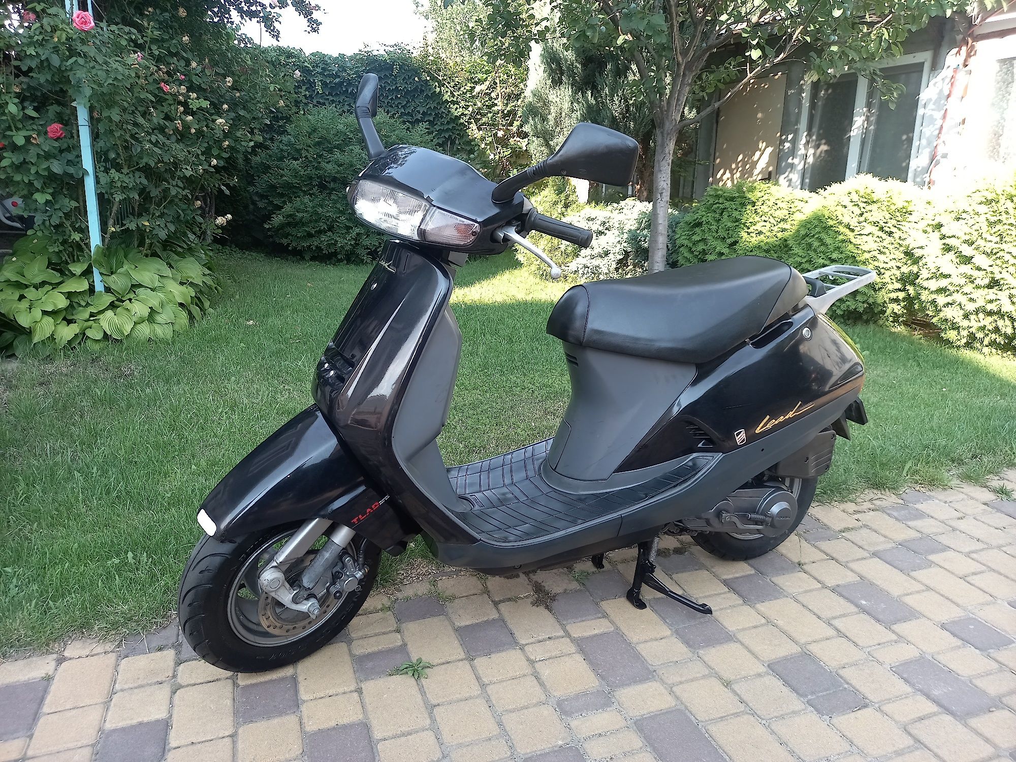 Скутер Honda Lead AF 20 контейнерний 2024