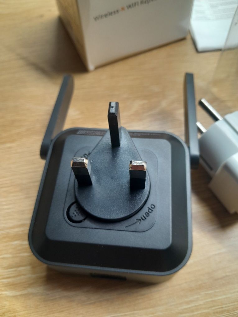 Wzmacniacz sygnału wifi wr22 300mbps 2.4ghs wps