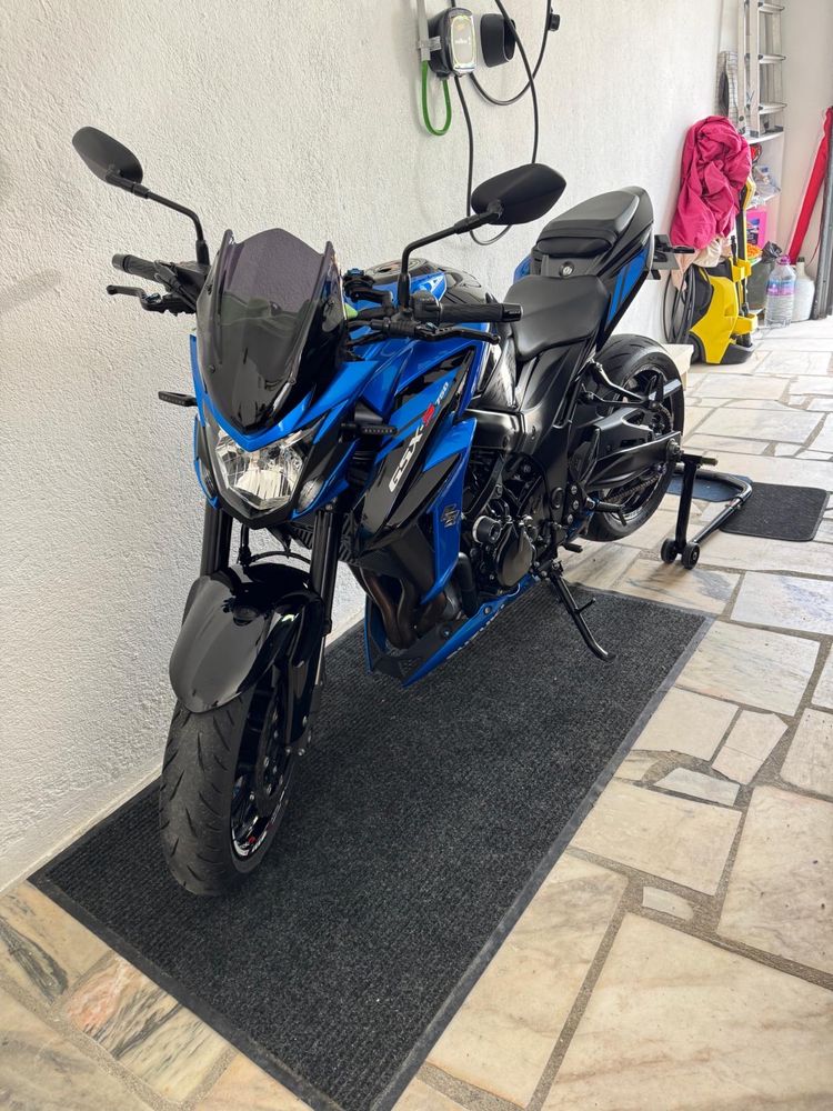 Suzuki gsxs750 como nova