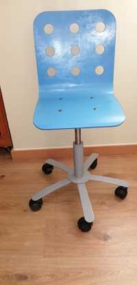 Cadeira rodada azul