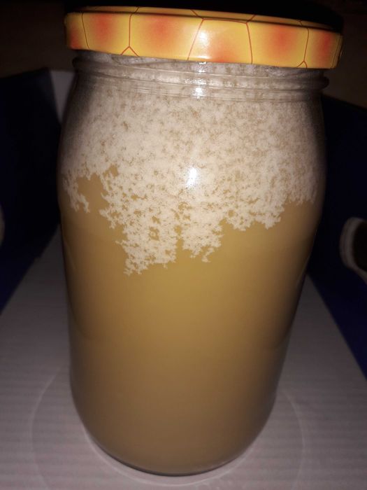 Pyszny i zdrowy naturalny miód pszczeli