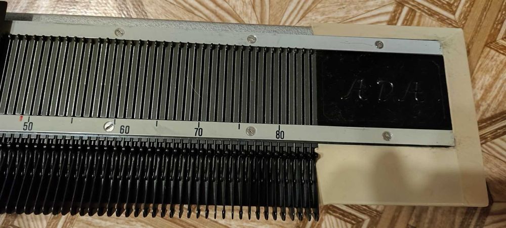 Продам вязальную машинку АDA  производство Польша